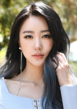 Park Soo Bin (1994)