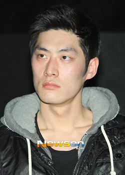 Baek Jong Hwan (1982)