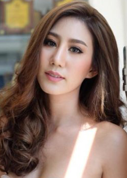 Belle Leilani Thossaporn (1990)