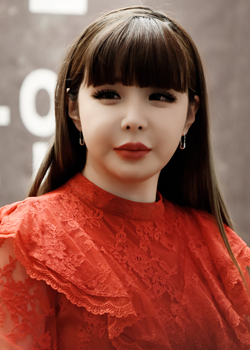 Park Bom (2NE1) (1984)
