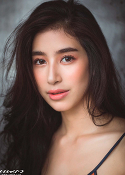 Mint Chalida Vijitvongthong (1993)