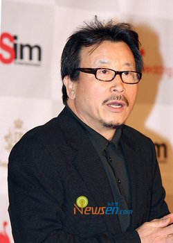 Hwang Bum Shik (1946)