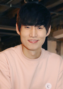 Kang Jeong Woo (1984)