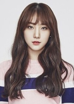 Kim Min Kyeong (Roa - Hinapia / Pristin V) (1997)