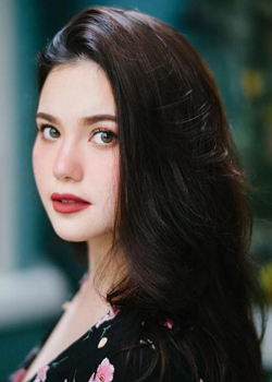 Krissie Kritsiri Suksawat (1996)