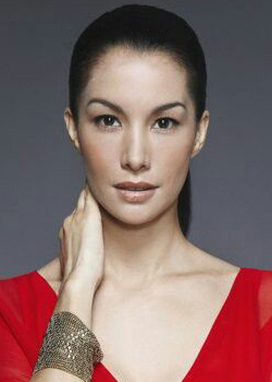 Nadya Hutagalung (1974)