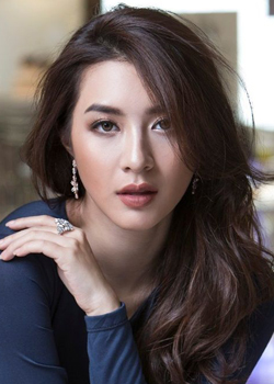 Mew Nittha Jirayungyurn (1990)