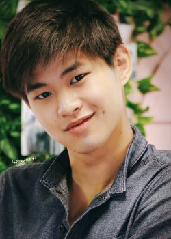 Phu Phuwarit Thungnonsung (2002)