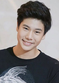 Phuwin Tangsakyuen (2003)