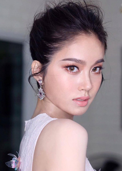 Poyd Treechada Petcharat (1986)