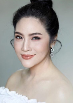 Nui Sujira Arunpipat (1982)