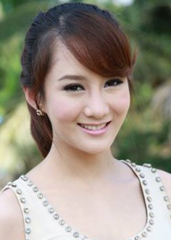 Tan Kanya Rattanapetch (1989)