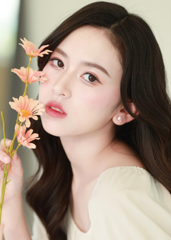 Thongfah Alicha Sripratak (2003)