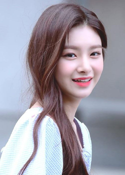 Wang Yi Ren (EVERGLOW) (2000)