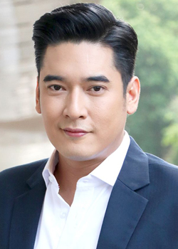 Vee Veraparb Suparbpaiboon (1979)