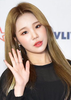 Lee Joo Won (JooE - Momoland) (1999)